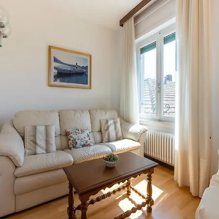 By Como, Cleaning Included *