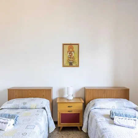 By Como, Cleaning Included Nyaraló Acquaseria