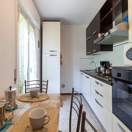 By Como, Cleaning Included
